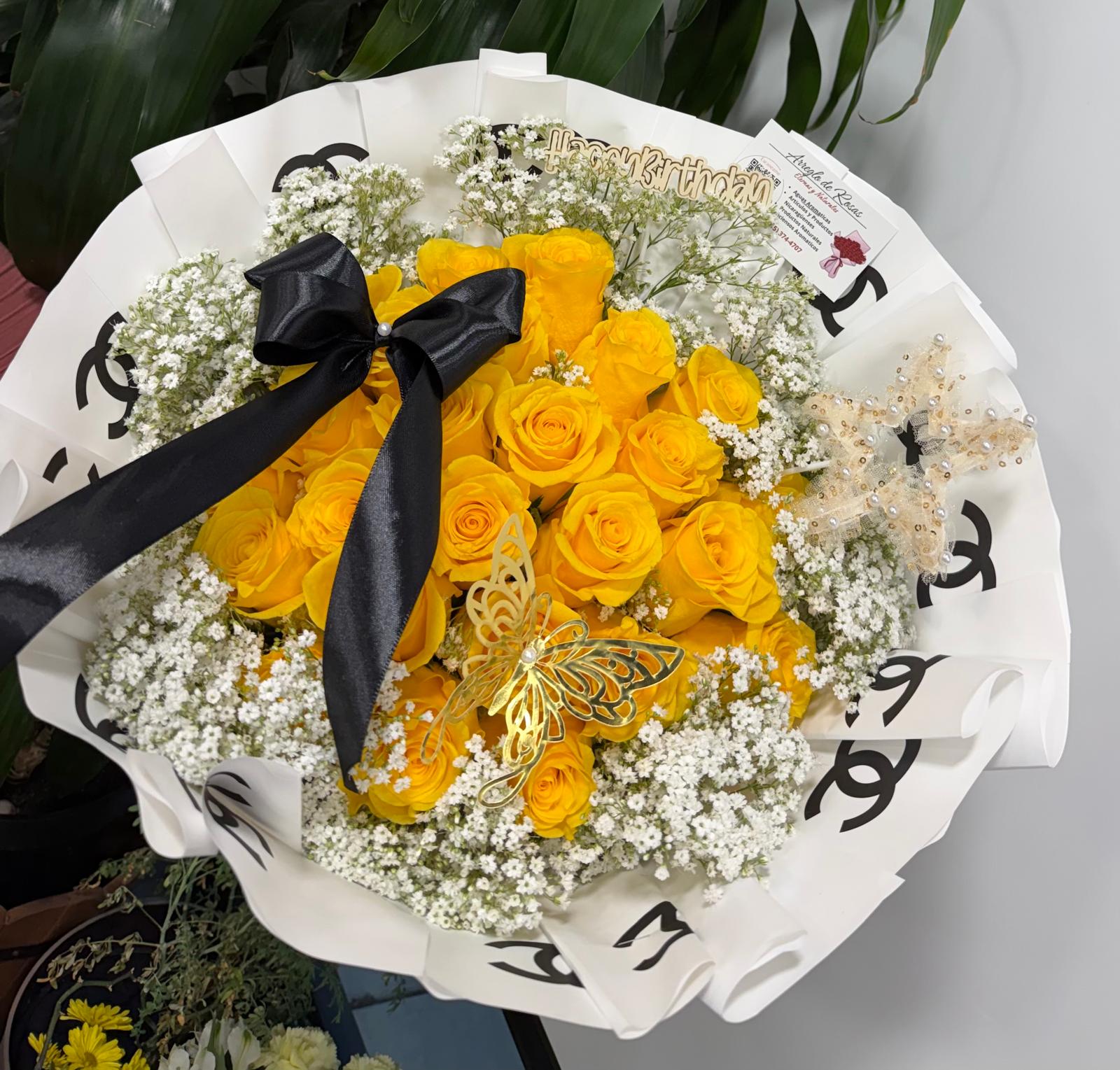 Natural flower arrangement available at Boutique Salud y Vida